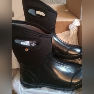 Bogs Womens Classic mid snow boot size 8